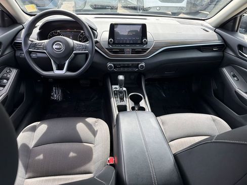 Used 2024 Nissan Altima 2.5 SV FWD image 14