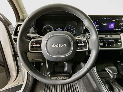 Used 2023 Kia Sorento S FWD image 11