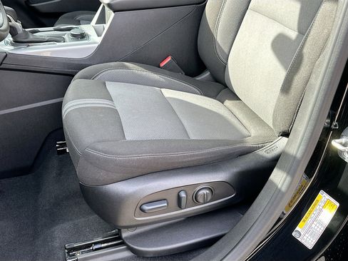 Used 2023 Chevrolet Blazer LT image 18