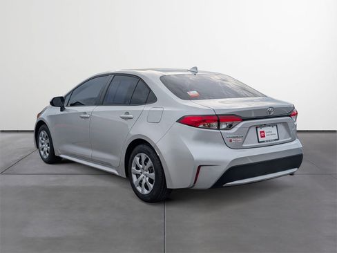 Certified 2022 Toyota Corolla LE image 4