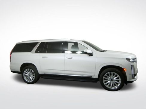 Used 2024 Cadillac Escalade ESV Luxury AWD/4WD image 2