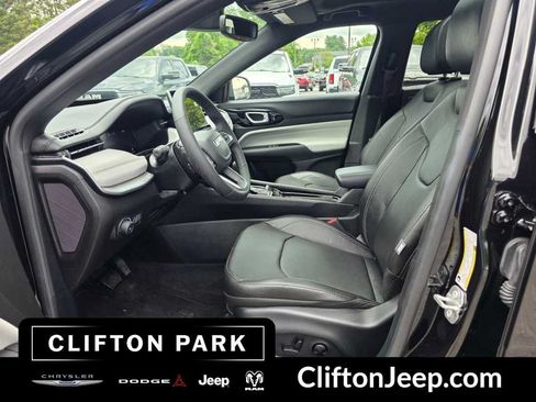 Used 2025 Jeep Compass Limited w/ Elite Group AWD/4WD image 10