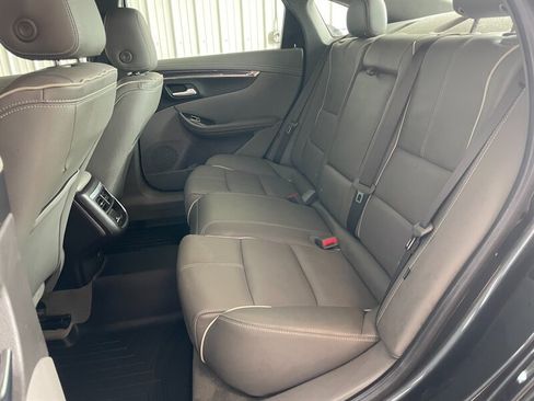 Used 2018 Chevrolet Impala Premier w/ Premier Convenience Package FWD image 16