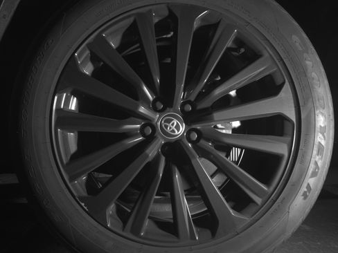 Used 2025 Toyota Highlander XSE image 14