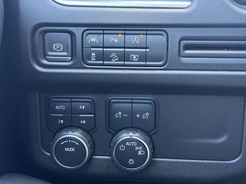 Used 2023 Chevrolet Tahoe Z71 w/ Luxury Package AWD/4WD image 18