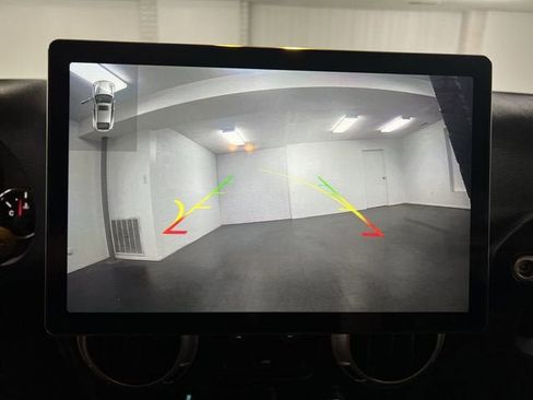 Used 2016 Jeep Wrangler Unlimited Sahara w/ Connectivity Group AWD/4WD image 14
