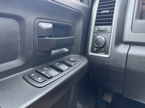 Used 2018 RAM 2500 Tradesman w/ Chrome Appearance Group image 25