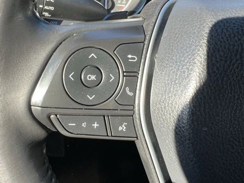 Used 2018 Toyota Camry L image 38