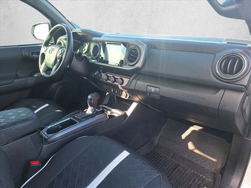 Used 2019 Toyota Tacoma TRD Sport image 18