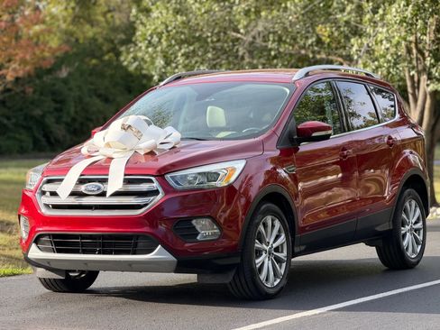 Used 2017 Ford Escape Titanium image 3