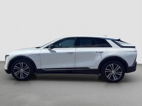 Used 2024 Cadillac Lyriq Luxury AWD/4WD image 3