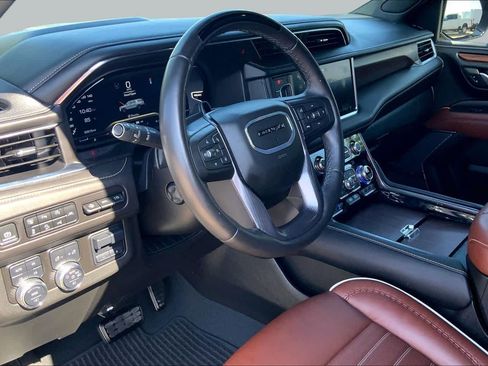 Used 2024 GMC Yukon XL Denali Ultimate AWD/4WD image 18