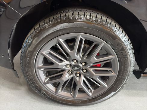 Used 2025 Ford Expedition Platinum w/ Stealth Performance Package AWD/4WD image 9