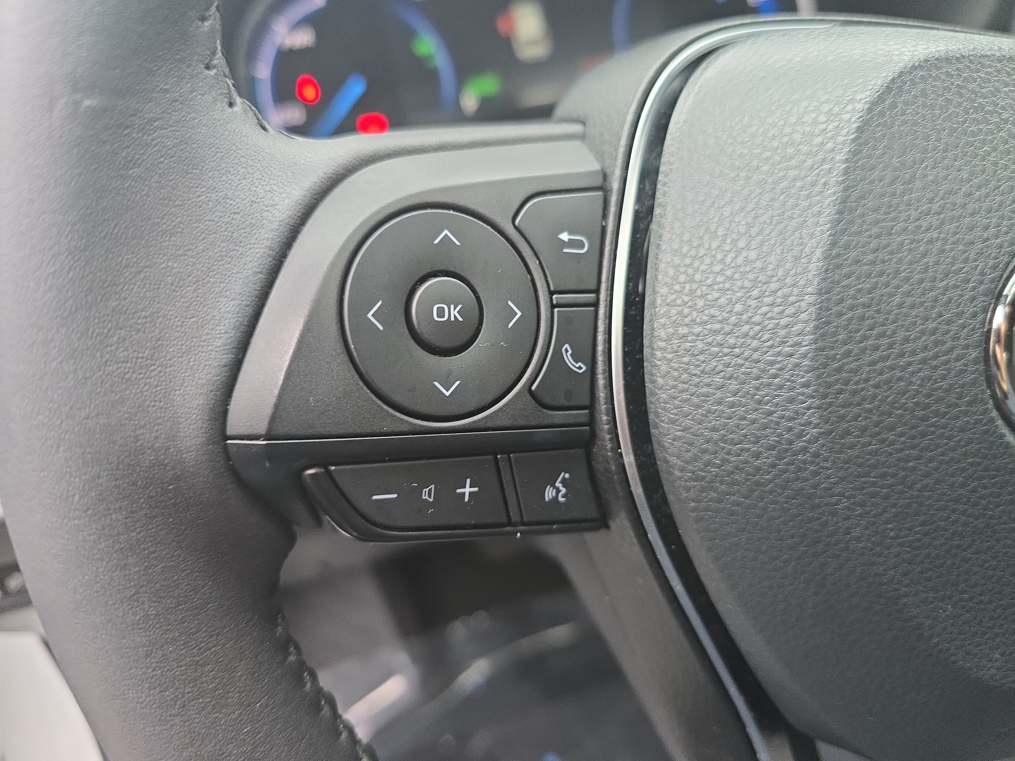 Used 2024 Toyota RAV4 XSE AWD/4WD image 17