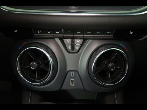 Used 2025 Chevrolet Blazer LT AWD/4WD image 25