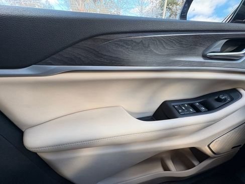 Used 2022 Jeep Grand Cherokee Limited image 16