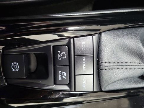 Used 2025 Toyota Camry XLE image 39