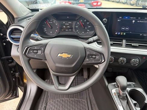 Used 2025 Chevrolet Trax LS w/ Driver Confidence Package FWD image 12