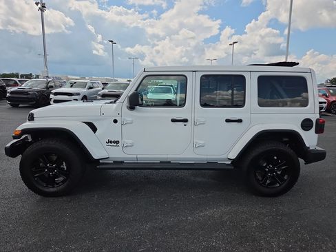 Used 2021 Jeep Wrangler Unlimited Sahara AWD/4WD image 4