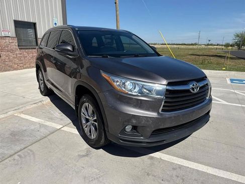 Used 2015 Toyota Highlander XLE FWD image 7