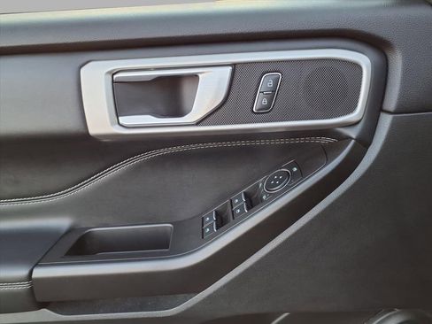 Used 2020 Ford Explorer XLT w/ Equipment Group 202A image 18