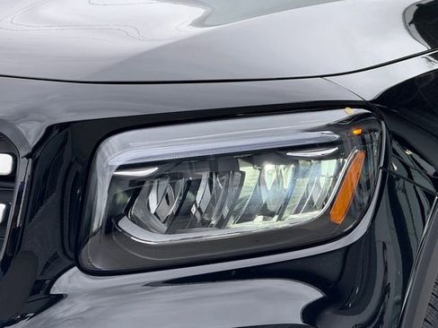 Used 2025 Mercedes-Benz GLB 250 4MATIC image 37