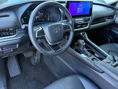 Certified 2024 Toyota Grand Highlander XLE image 4