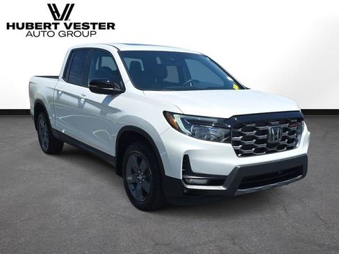 Used 2025 Honda Ridgeline TrailSport image 4