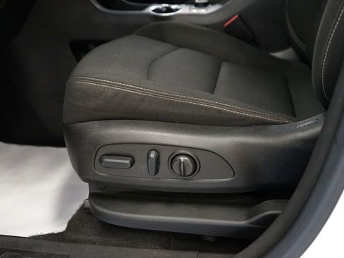 Used 2022 GMC Terrain SLE w/ Driver Convenience Package AWD/4WD image 26
