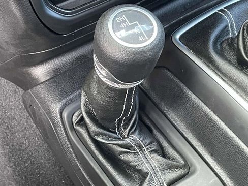 Used 2018 Jeep Wrangler Unlimited Sahara image 29