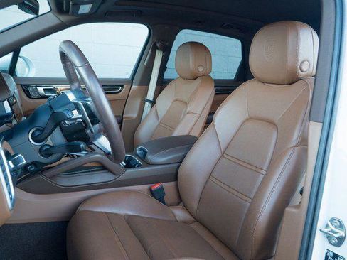 Certified 2023 Porsche Cayenne S Platinum AWD/4WD image 5