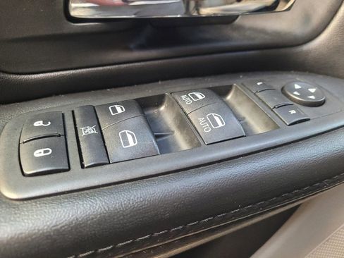 Used 2019 Dodge Grand Caravan SE w/ UConnect Hands-Free Group FWD image 27