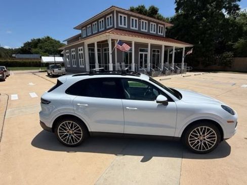 Used 2022 Porsche Cayenne Platinum Edition AWD/4WD image 3
