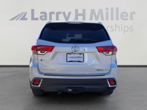 Used 2019 Toyota Highlander Limited Platinum image 4