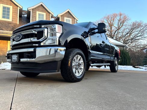 Used 2020 Ford F350 XLT w/ FX4 Off-Road Package image 26