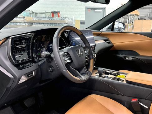 Used 2025 Lexus RX 350h w/ Convenience Package image 17