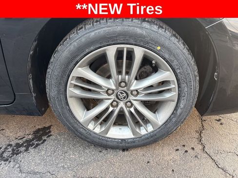 Used 2017 Toyota Camry SE image 12