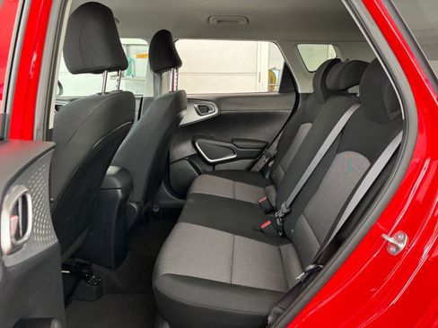 Used 2025 Kia Soul LX w/ LX Technology Package FWD image 25