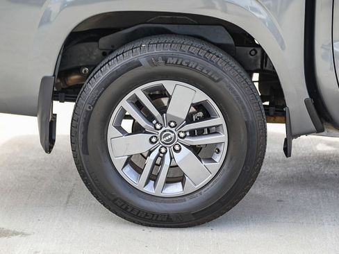 Used 2025 Nissan Frontier SV w/ SV Convenience Package RWD image 11
