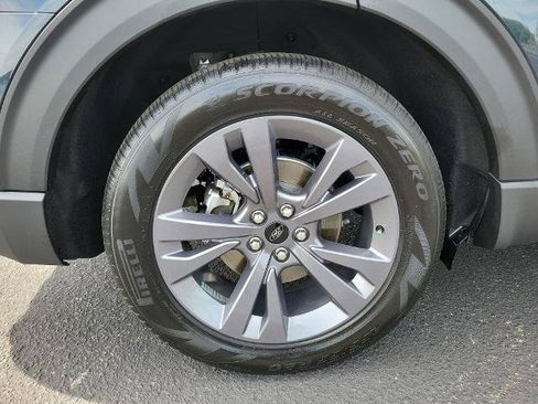 Used 2023 Ford Explorer XLT w/ Equipment Group 202A RWD image 9