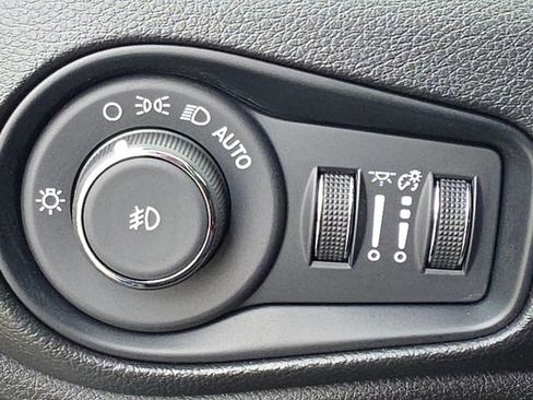 Used 2022 Jeep Renegade Latitude AWD/4WD image 24