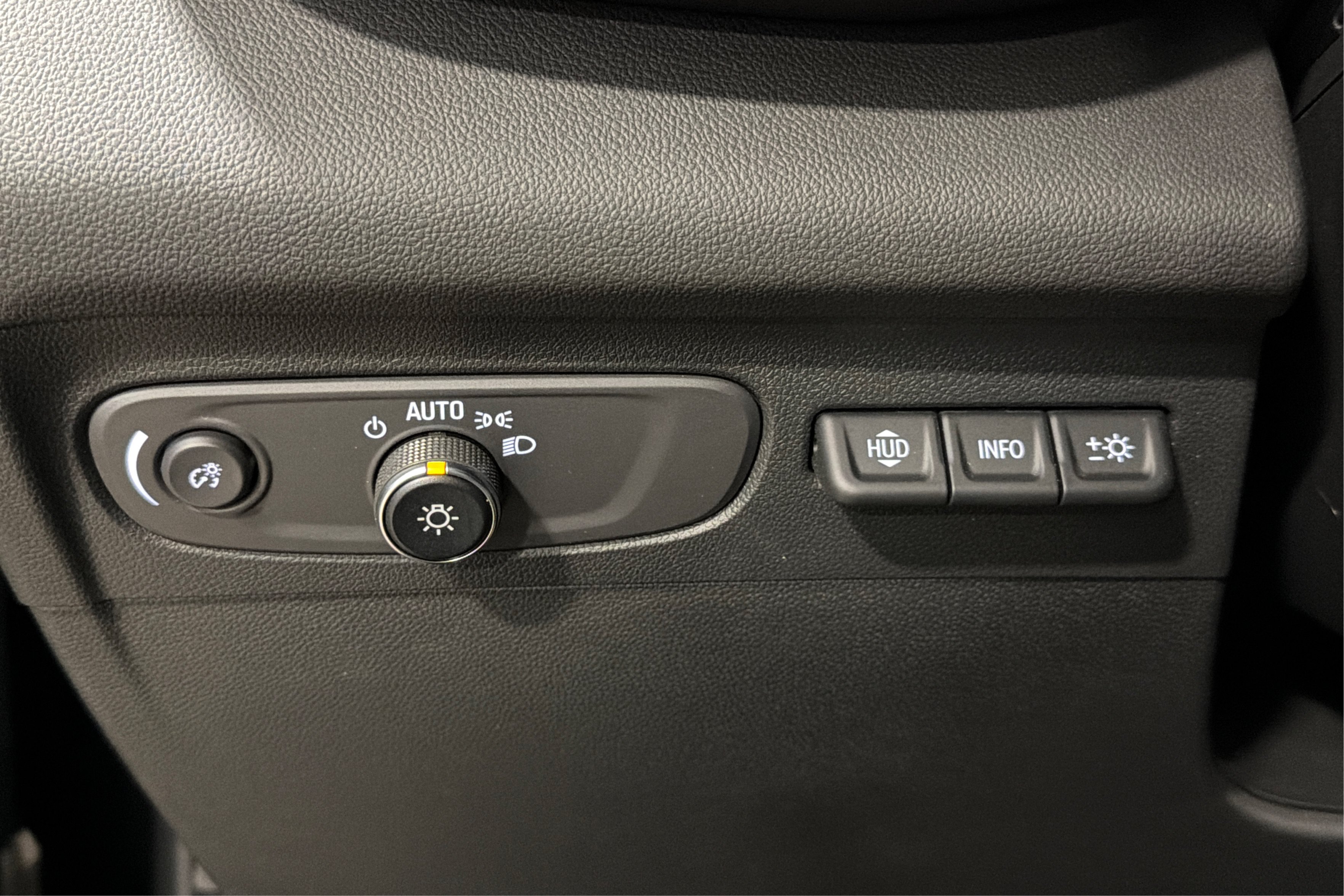 Used 2023 Buick Envision Avenir AWD/4WD image 22
