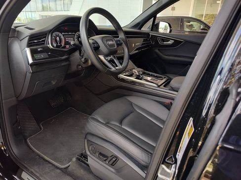 Used 2025 Audi Q7 3.0T Premium Plus AWD/4WD image 2
