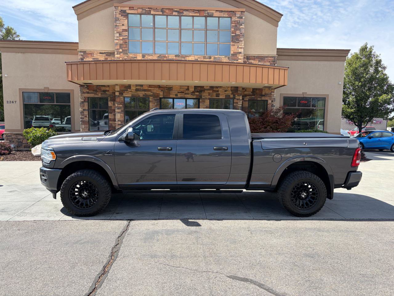 Used 2022 RAM 3500 Limited AWD/4WD image 2