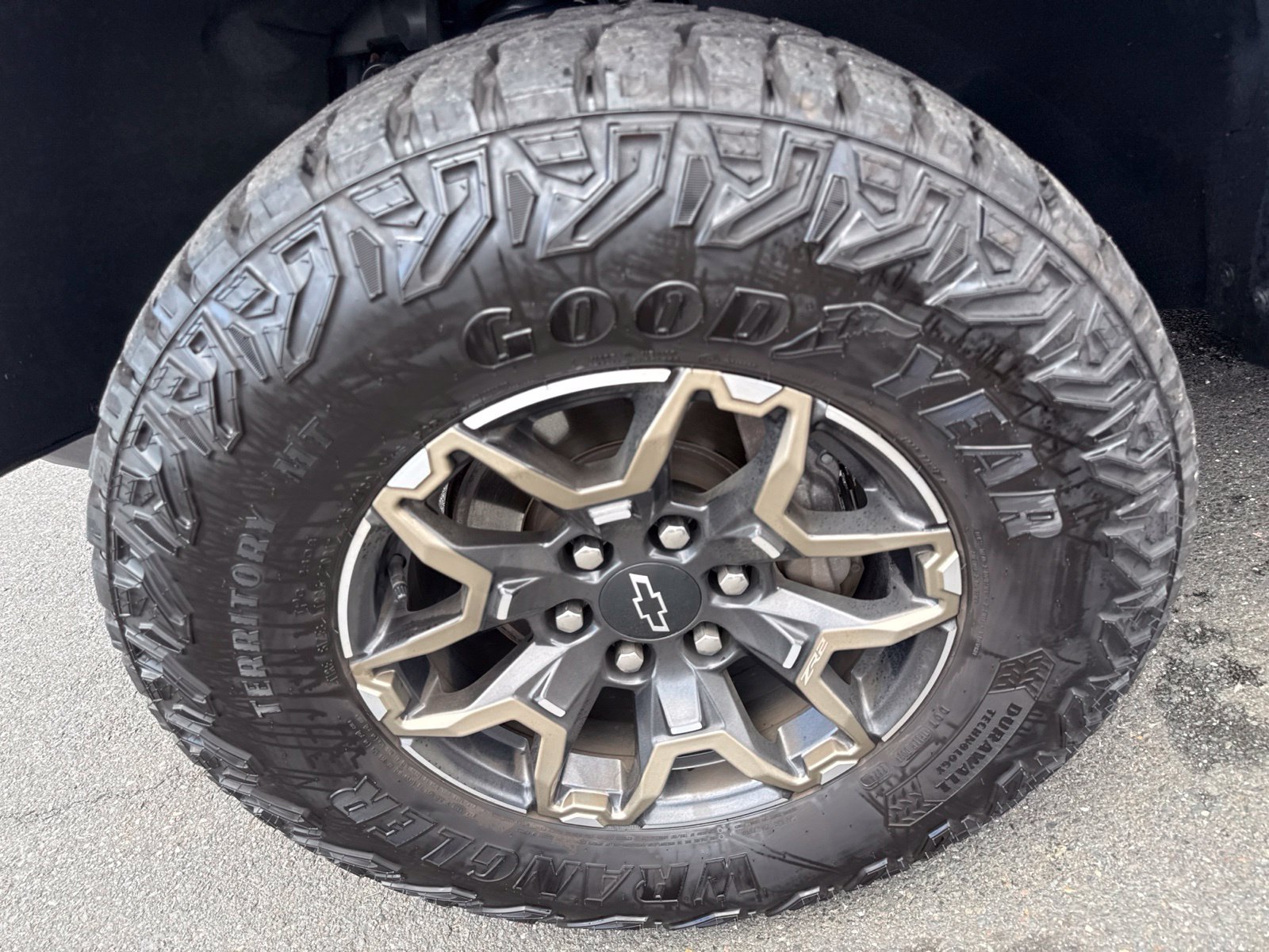 Used 2024 Chevrolet Colorado ZR2 w/ Safety Package AWD/4WD image 11