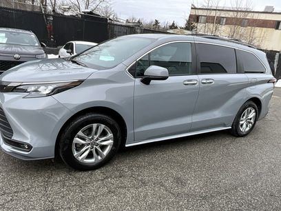 Used 2023 Toyota Sienna XLE Woodland Edition