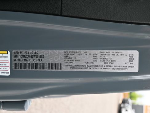 Used 2025 Jeep Wrangler Unlimited Sahara AWD/4WD image 34