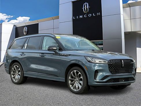 New 2026 Lincoln Aviator AWD w/ Jet Appearance Package image 1