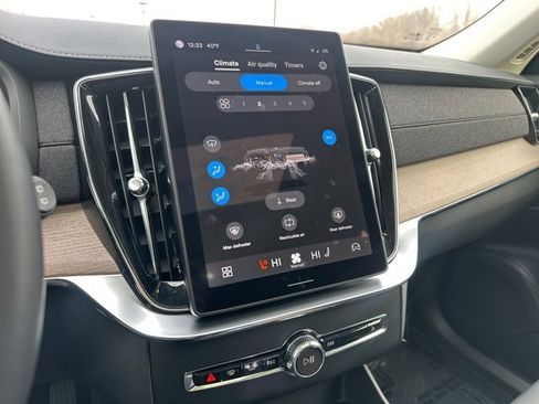 Certified 2025 Volvo XC90 B5 Plus image 22