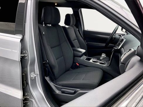 Used 2018 Jeep Grand Cherokee Laredo image 7